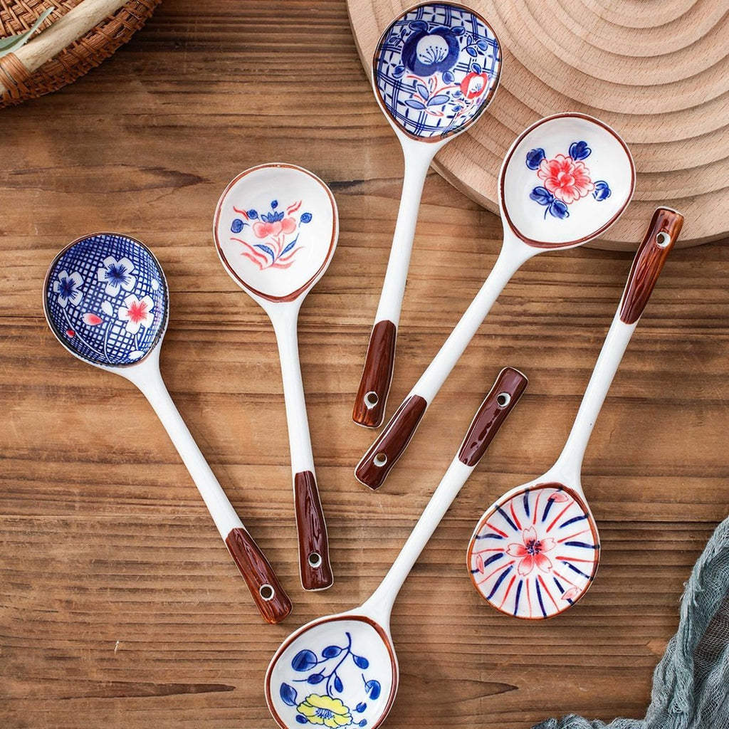 Set of ceramic soup spoons - 6 long-handled Japanese spoons - Easy-to-hold utensils for ramen, wonton, and miso soup - Elegant spoons for noodles and dumplings