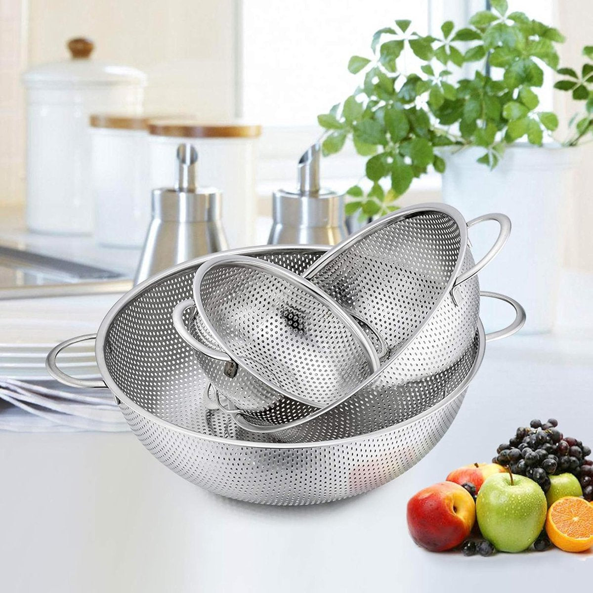 3-Piece Colander - Fine-mesh stainless steel colander - Sieve - on a stand - 2 handles - For draining, rinsing, and washing - Ideal for pasta, vegetables, and fruit - Durable and Dishwasher Safe - Easy Storage - Kitchen colander/sieve