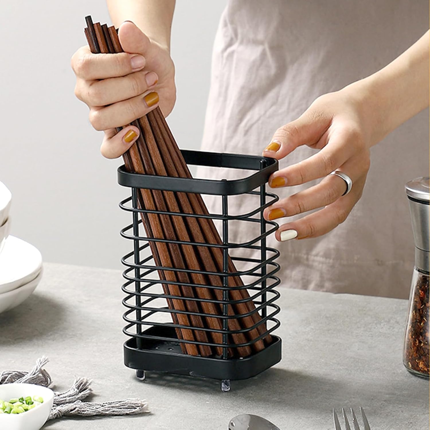 Stainless Steel Kitchen Utensil Holder - Countertop Cutlery Basket - Stainless Steel - Round Pot for Spatulas and Cutlery - Silver