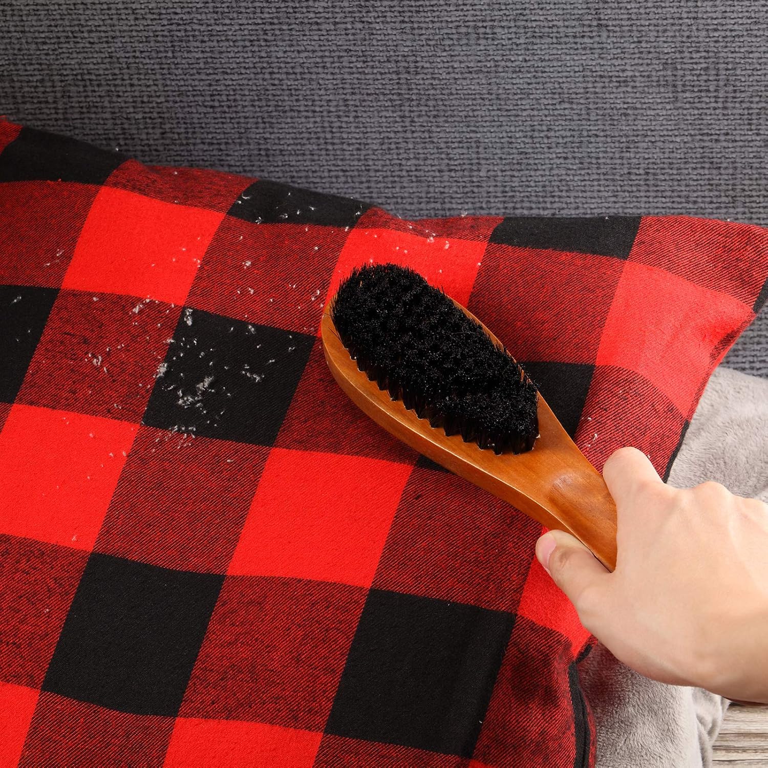 2 Pieces 3 in 1 Lint Cloth Brush Double Sided Garment Brush Lint Remover Shoe Horn Beech Wood Handle for Clothes Wool Coat Couch Pet Hair, Random Color